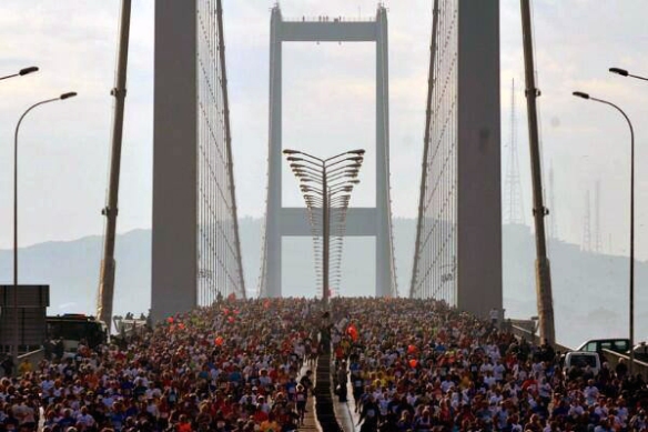 Early hours of Sunday 01 June, 40,000+ people walked over the Boğazıcı Koprusu (Bosphorus Bridge), which does not have a pedestrian walk.